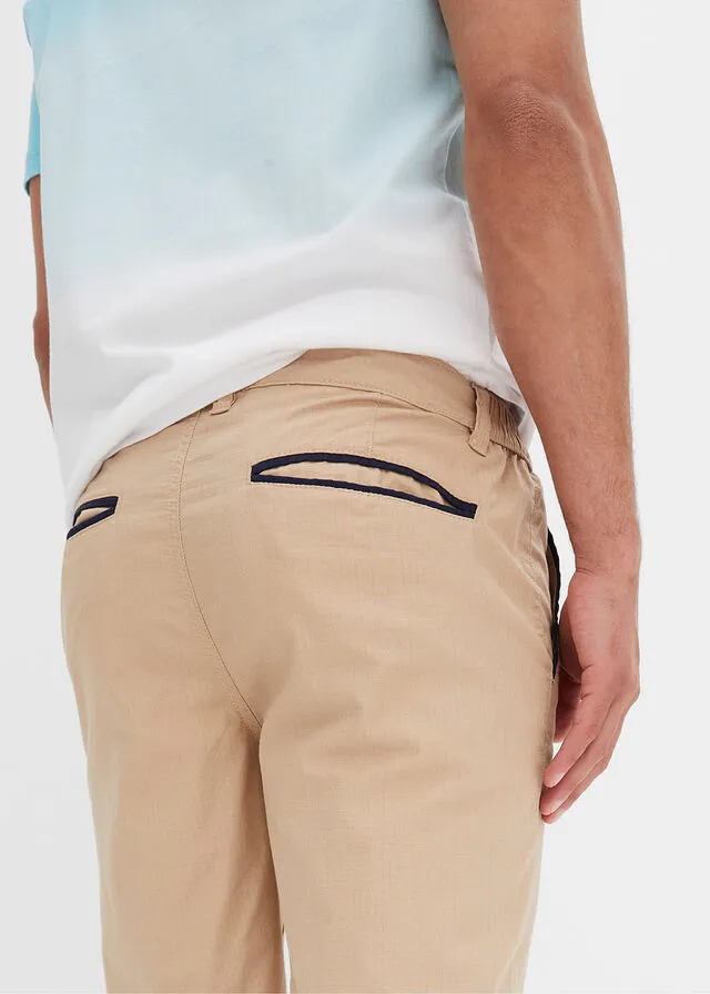 Bermuda tipo chino beige pardo-azul marino